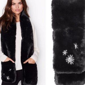 New with tag Victoria's Secret Faux Fur Scarf w/Rhinestones